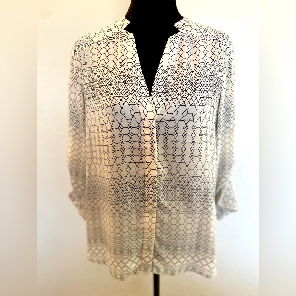 Banana Republic button top. Off white size Medium